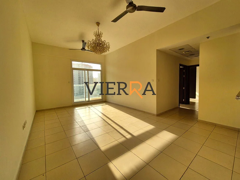 Prime Location | 2BR + Laundry+ Store | Vacant Soon63933798388355112