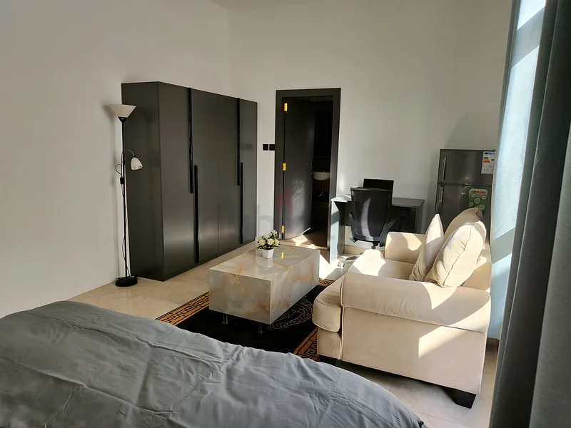 غرفة رئيسية كبيرة مجددة حديثًا بالقرب من شاطئ كايت مقابل مول ساندسيت63796471689091112