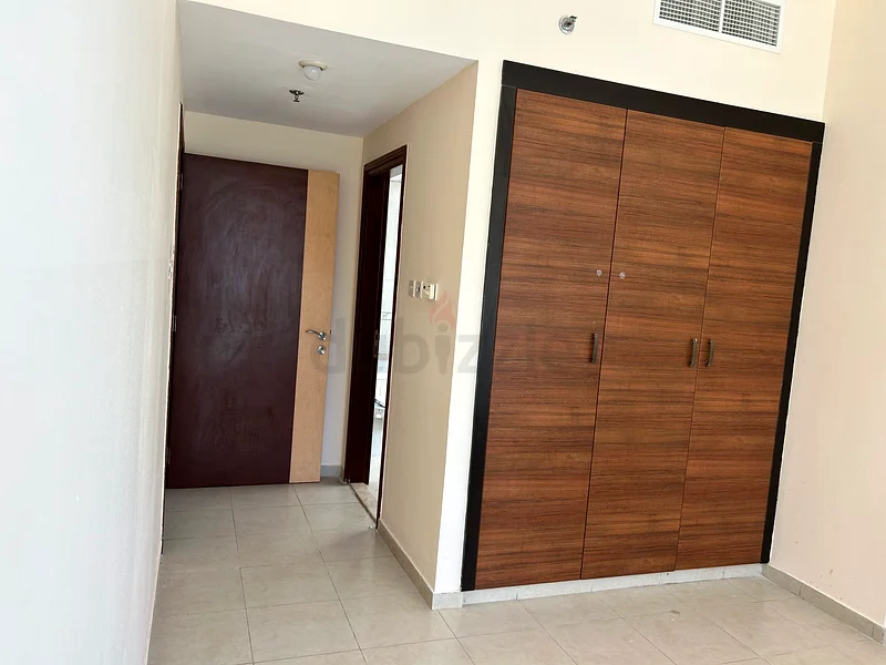 (Metro stadium) ROOM private WASHROOM, TV, refrigerator, SINGLE or COUPLE, FAMILY BUILDING GYM, POOL,64048914765059112