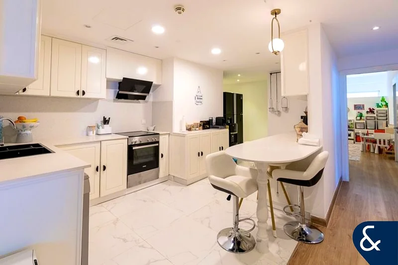 Large Layout | Upgraded | Sea view | Vacant63936814587137114