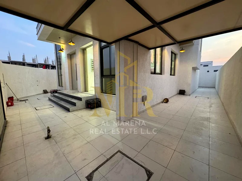 A villa with a price including registration and ownership fees on the main street, ready for occupancy in the most upscale areas of Ajman, freehold fo63911300420098112