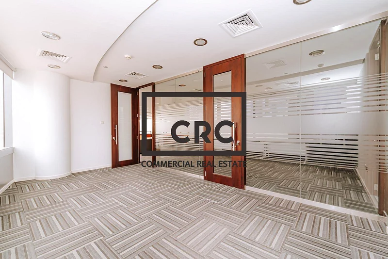 مجهز بالكامل | شاغر | ستة مواقف سيارات | ترخيص DMCC63815241578241114