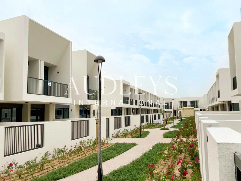 وحدة الزاوية أنا على بعد دقيقتين سيرًا على الأقدام من وسائل الراحة أنا شاغرة63737448251521114