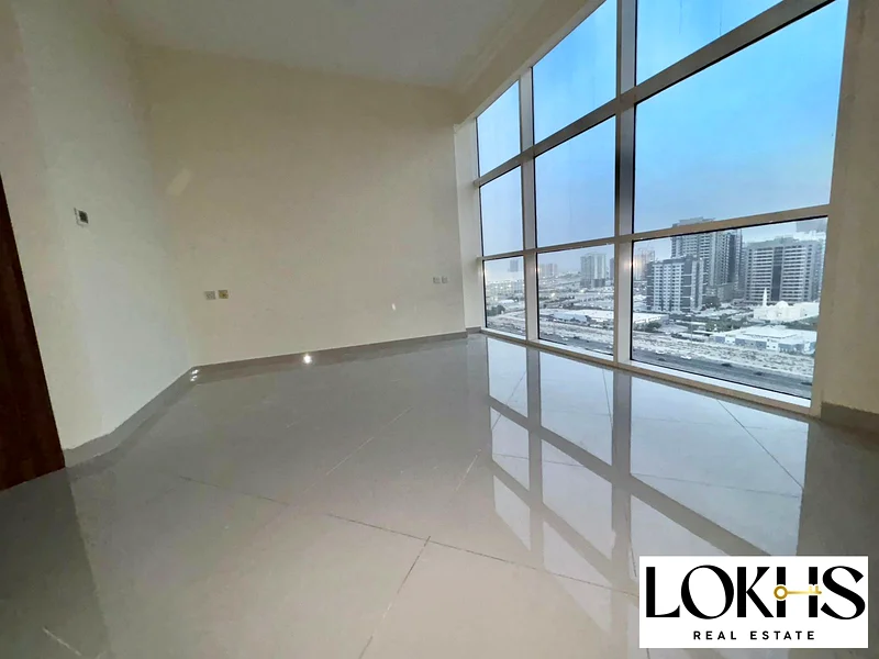 Spacious Unit I 4 Cheques  I Ready To Move In63799234302595113