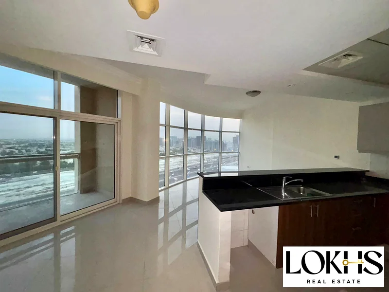 Spacious Unit I 4 Cheques  I Ready To Move In63799234302595111