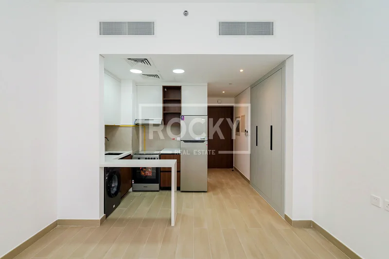 Spacious Studio | Street View | 4 Cheques63778990577921114