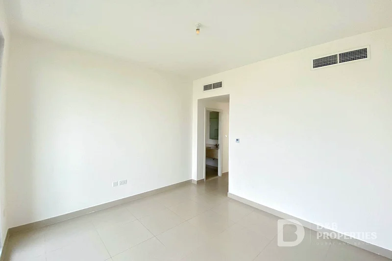 Single Row | Camel Track | Vacant | Private Garden63761147915265112