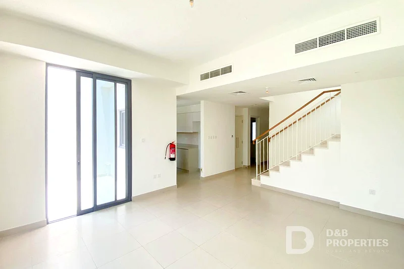 Single Row | Camel Track | Vacant | Private Garden63761147915265110