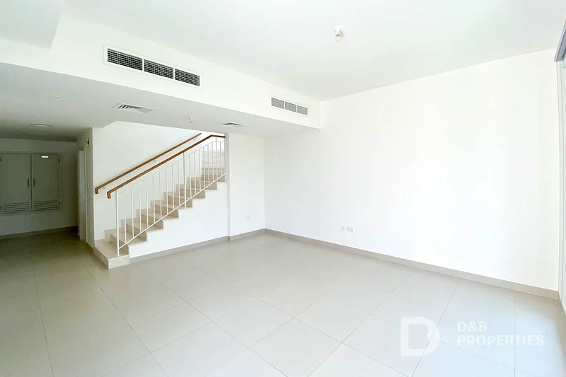 Single Row | Camel Track | Vacant | Private Garden63761147915265111