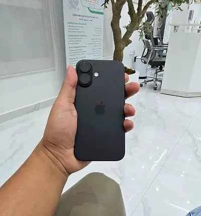 Sleek Black Apple iPhone 16 128gb with new genuine cable