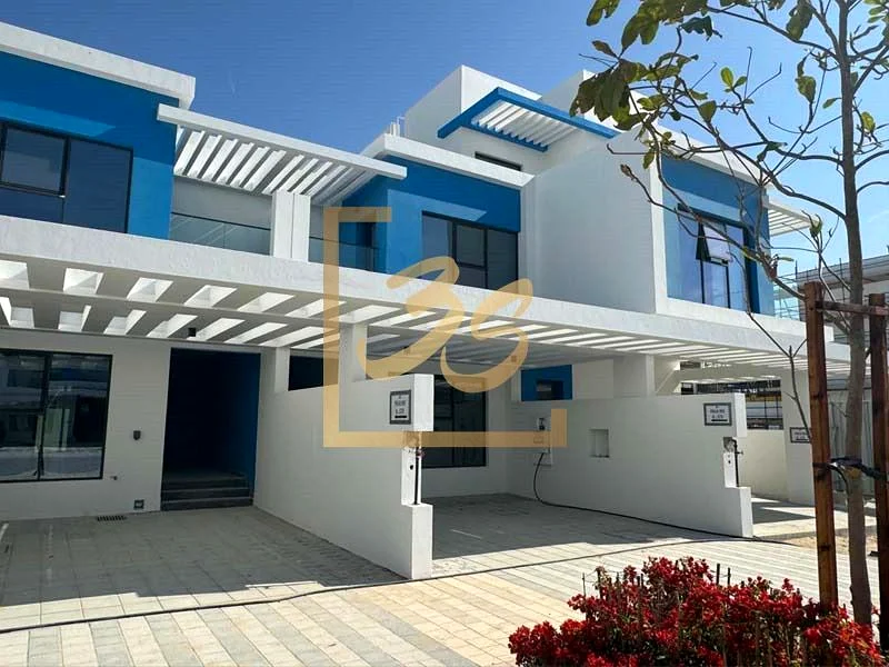 Lush Greenery | Genuine Resale | Middle Unit63962570550402111