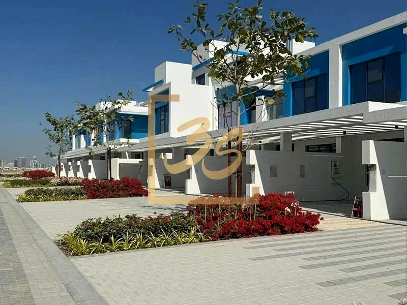 Lush Greenery | Genuine Resale | Middle Unit63962570550402110