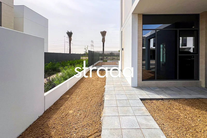 Single row | Corner | Vacant | 4 BR63930884229123113