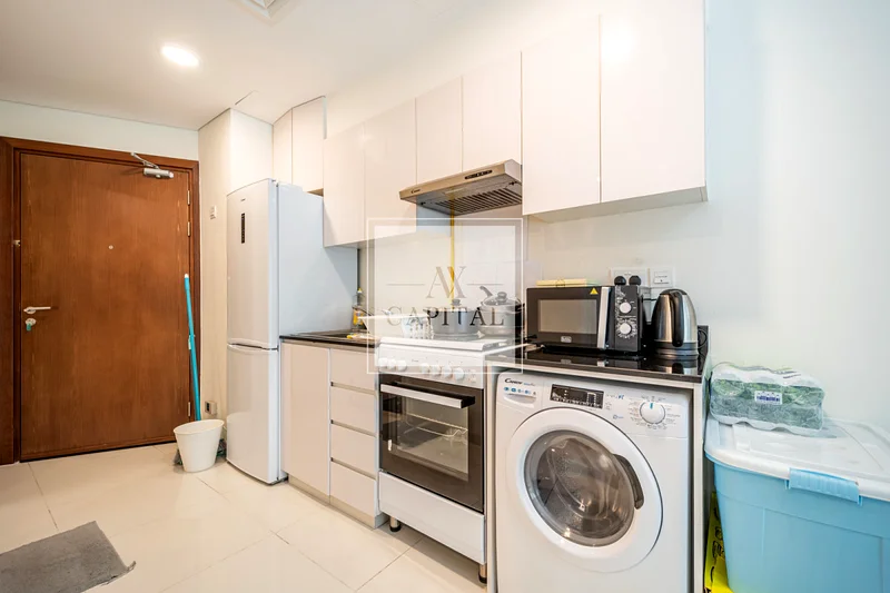 Modern Studio | Tenanted | Pool View64005440223105112