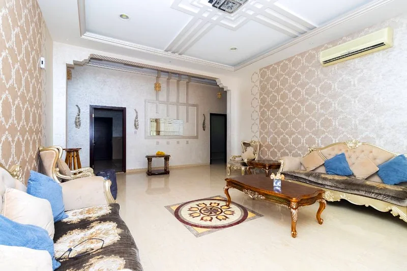 فيلا مريحة مكونة من أربع غرف نوم - موقع رائع - ريفا القديمة63813642112259113
