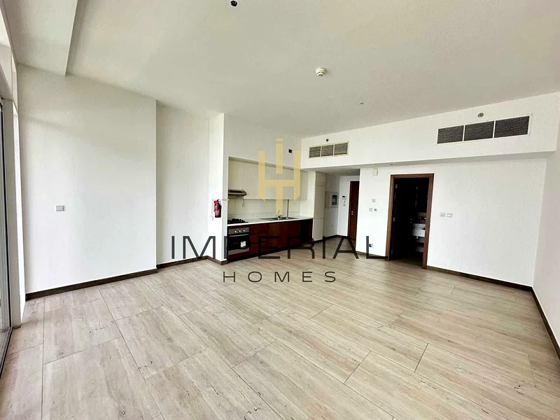 LARGE STUDIO with BALCONY | 617sqft | @60k63781516246147112
