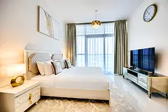 Cityscape Retreat: New 15th Floor Studio in Damac Hills
