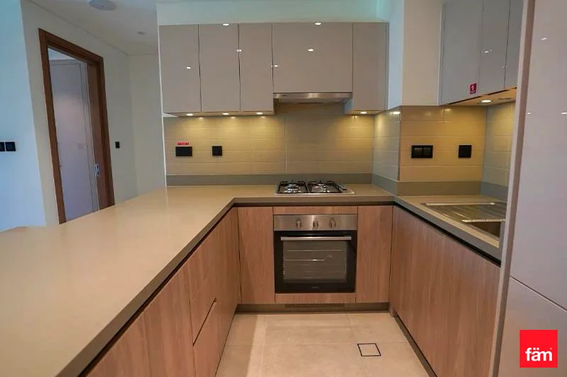 Downtown Views | High Floor | Great Investment64016294007810112