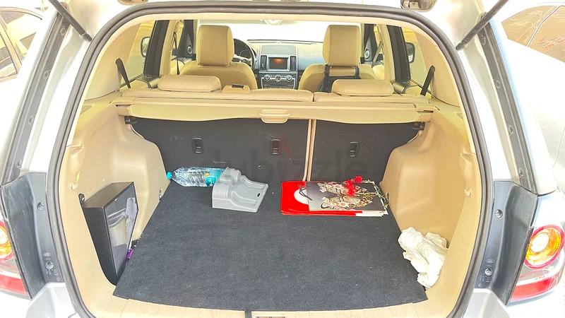 LR 2 بحالة جيدة، سيارة عائلية مستعملة63699059722883112