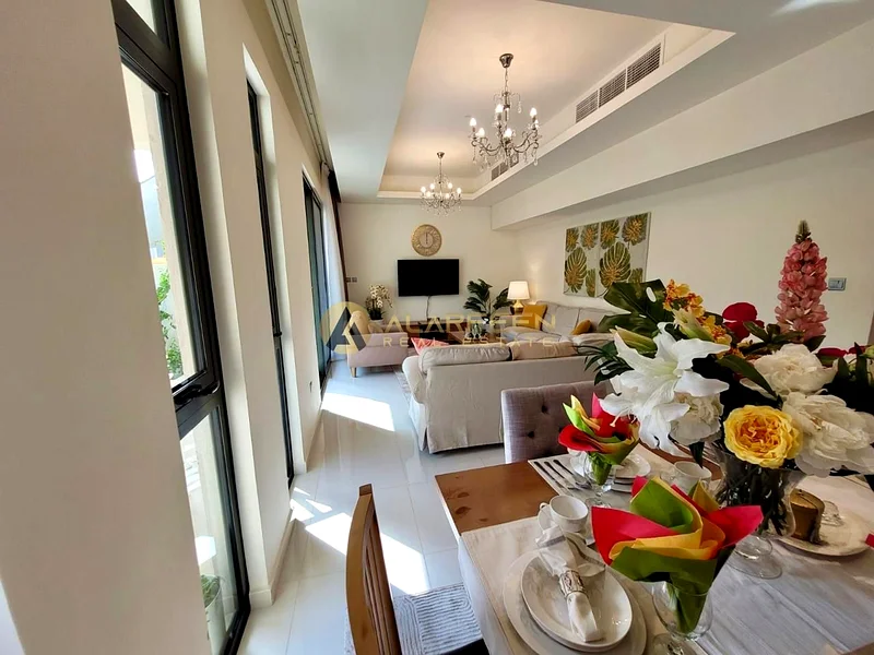 فيلا واسعة | 3 غرف نوم+غرفة خادمة | موقع متميز63740961781890110
