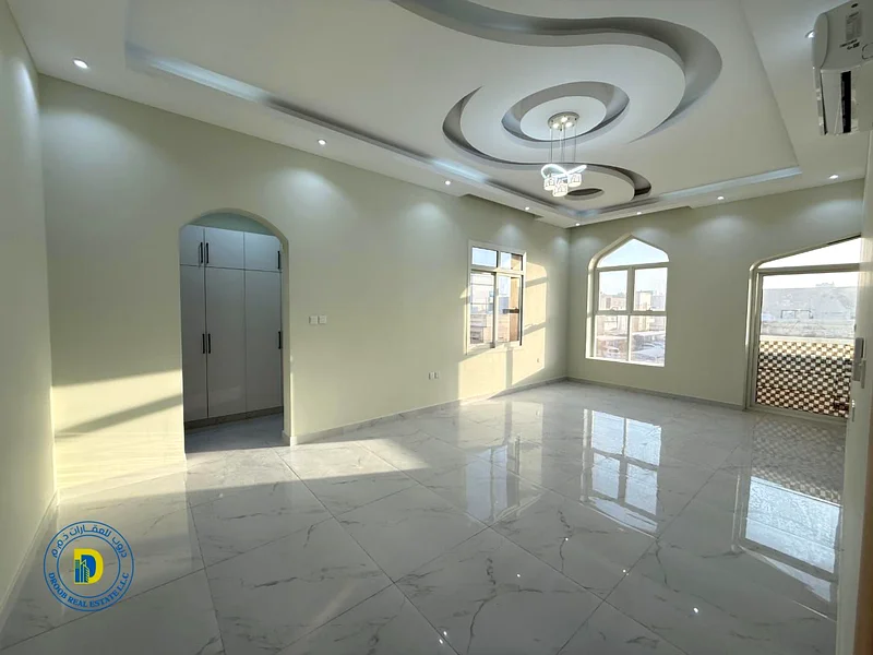 For rent, a villa in Ajman, Al Yasmeen, excellent finishing, 5 master bedrooms, a living room, 2 halls, a maid's room, next to the mosque and the mall63720235374210113