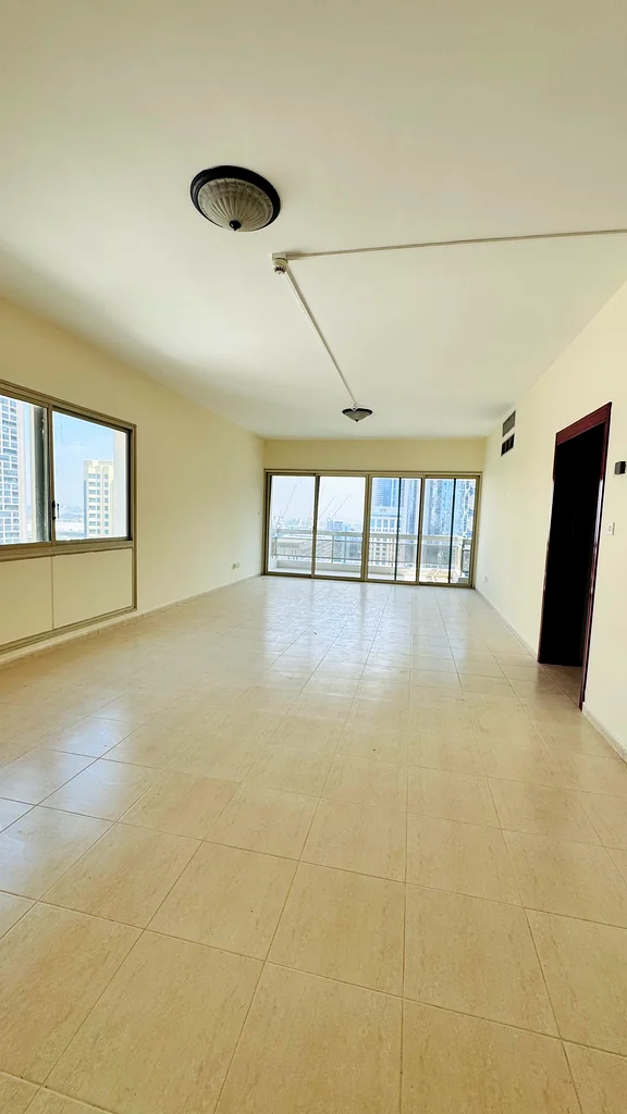 SHIKH ZAYED ROAD CHILLER FREE 3BHK 140K IN 4 CHEQUES NEAR TO EMIRATES TOWER METRO63745179567617110