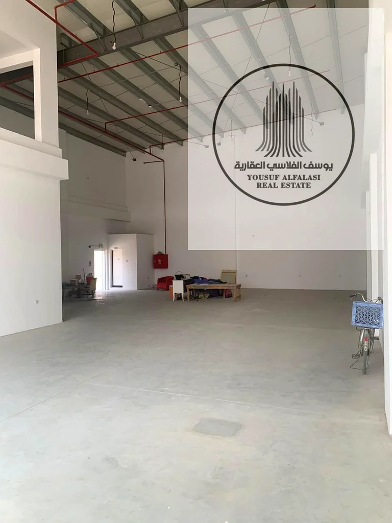 For rent in Ajman Al Jurf Industrial 2 showrooms on a main street, suitable for manufacturing, 3100 square feet, one electricity 40 kW, price 180 thou64074008097411111