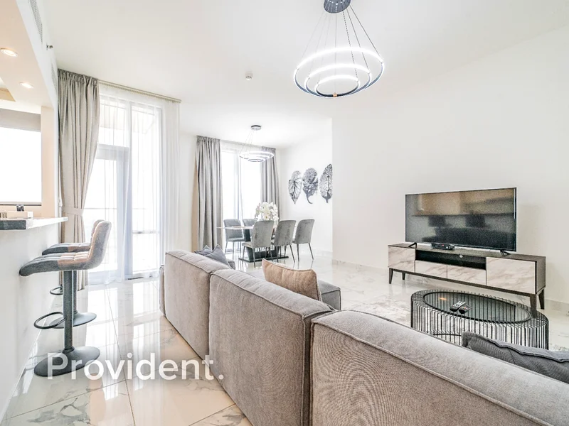 Large Corner Unit | Canal View | Prime Location63794787061633112