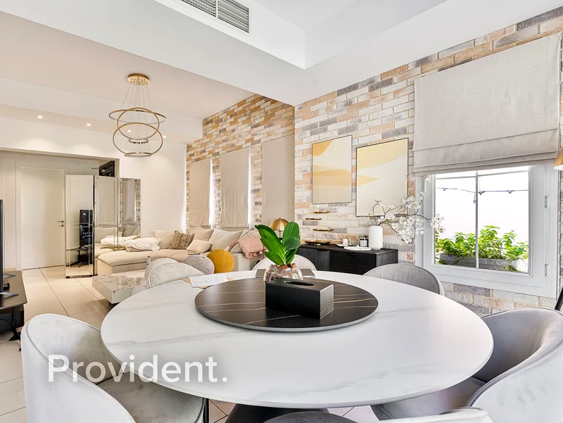 Renovated | Corner Unit | Vacant63728925664642110