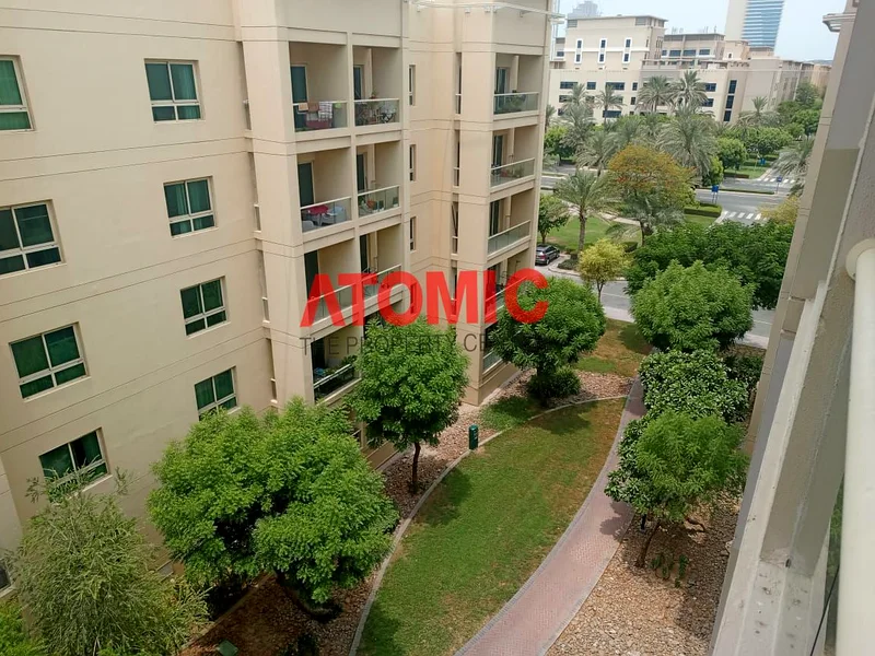 إطلالة جزئية على الحديقة | مُصانة جيدًا | غير مفروشة63809390706434110