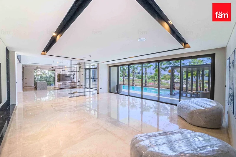 Tenanted | Office|Private Pool | Upgraded64042905612802112