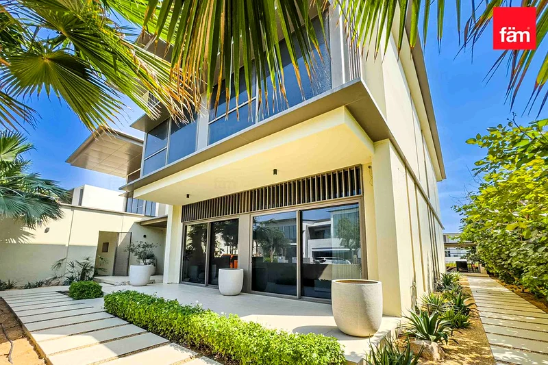Tenanted | Office|Private Pool | Upgraded64042905612802111