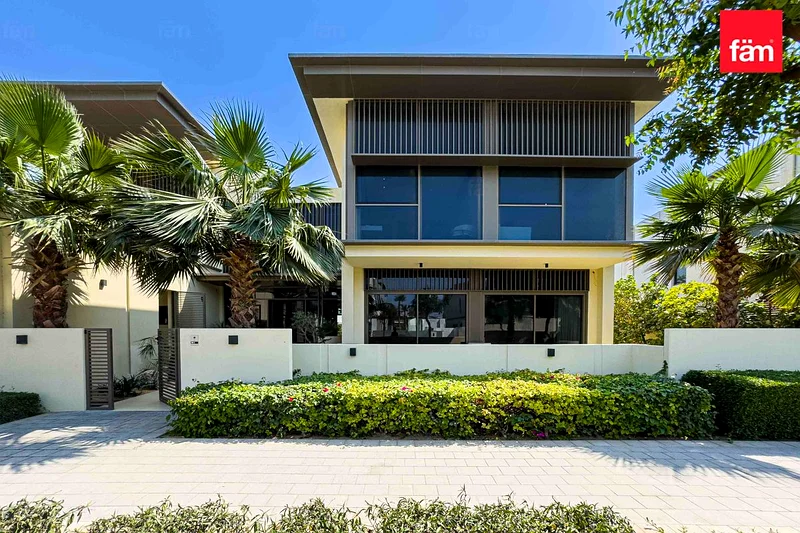 Tenanted | Office|Private Pool | Upgraded64042905612802110