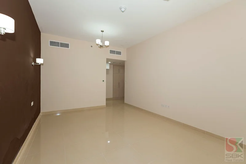 مباشرة من SBK، شقة بغرفتي نوم ومطبخ مغلق بدون رسوم التبريد للعائلات فقط63743789381633113