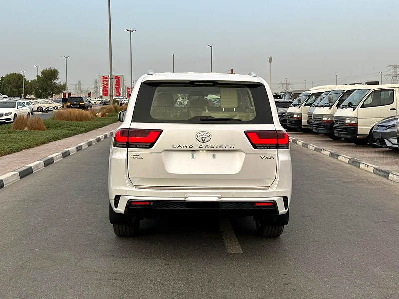 2024
LC 3.5 TT VX-R 7 ROYALE
WHITE | BEIGE63699053034883112