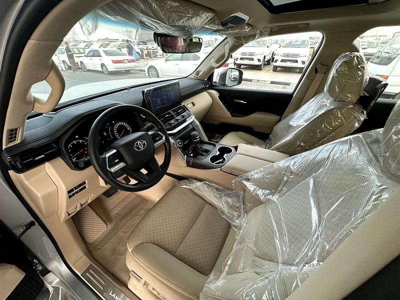 2024
LC 3.5 TT VX-R 7 ROYALE
WHITE | BEIGE63699053034883114