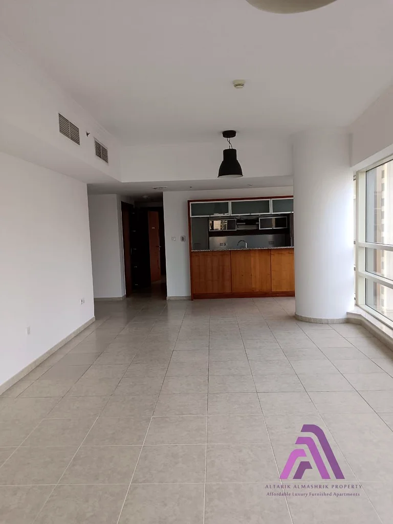 شقة واسعة من 3 غرف نوم مع غرفة خادمة | موقع متميز في مرسة دبي63799547380866114