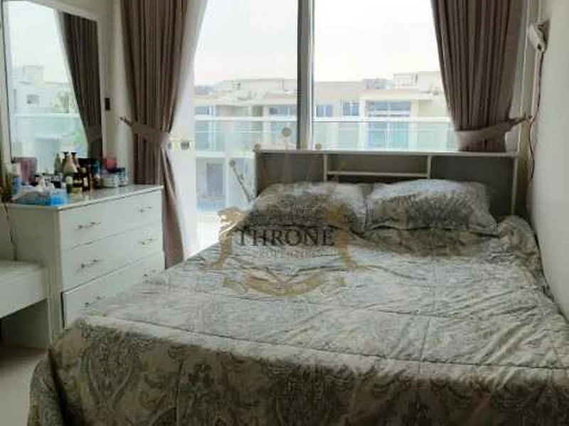 مطل على المسبح | صف واحد | شاغر عند التحويل64003601540738114