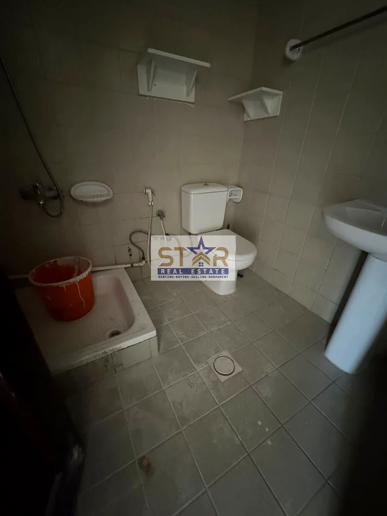 Studio for annual rent in Ajman Al Hamidiya area, close to the court With a large balcony. Maintenance is the responsibility of the owner. Price is di63709678734979112
