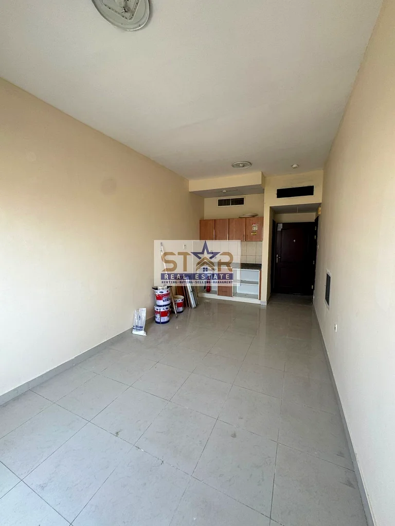 Studio for annual rent in Ajman Al Hamidiya area, close to the court With a large balcony. Maintenance is the responsibility of the owner. Price is di63709678734979113