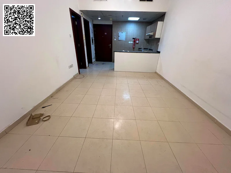أفضل غرفة نوم رئيسية، صالة، حمامان، بلكونة، تشطيبات رائعة، مطبخ أمريكي، موقف مجاني، موقع متميز جدًا بجانب63724319255426112