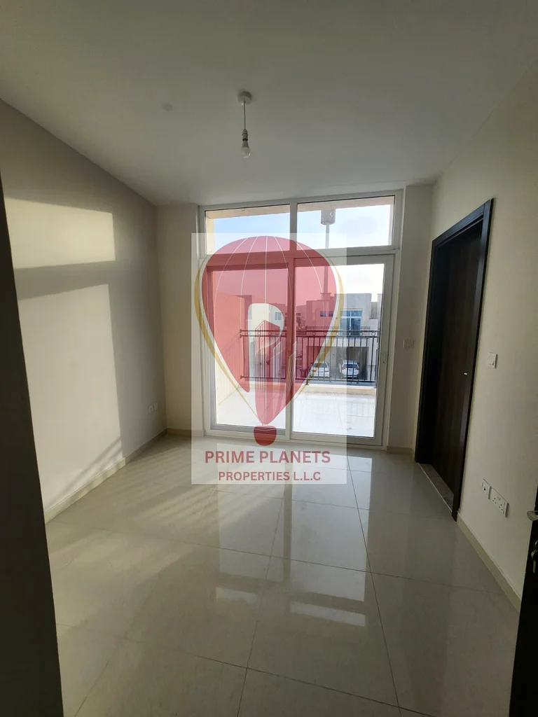 وحدة زاوية | تاون هاوس واسع بثلاث غرف نوم | شاغرة63741058097538112
