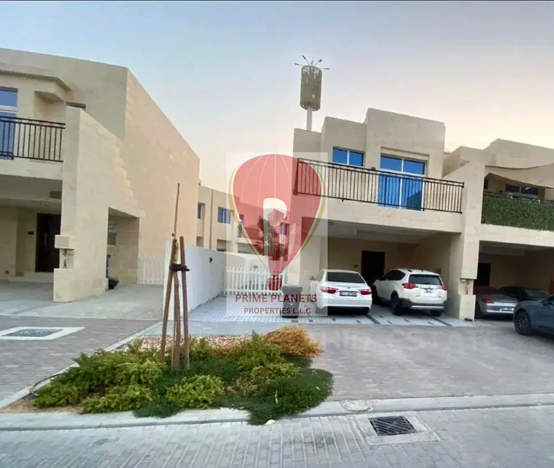 وحدة زاوية | تاون هاوس واسع بثلاث غرف نوم | شاغرة63741058097538110