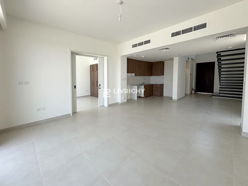 BRAND NEW | SPACIOUS | SINGLE ROW | CLOSE TO POOL63737083560067113