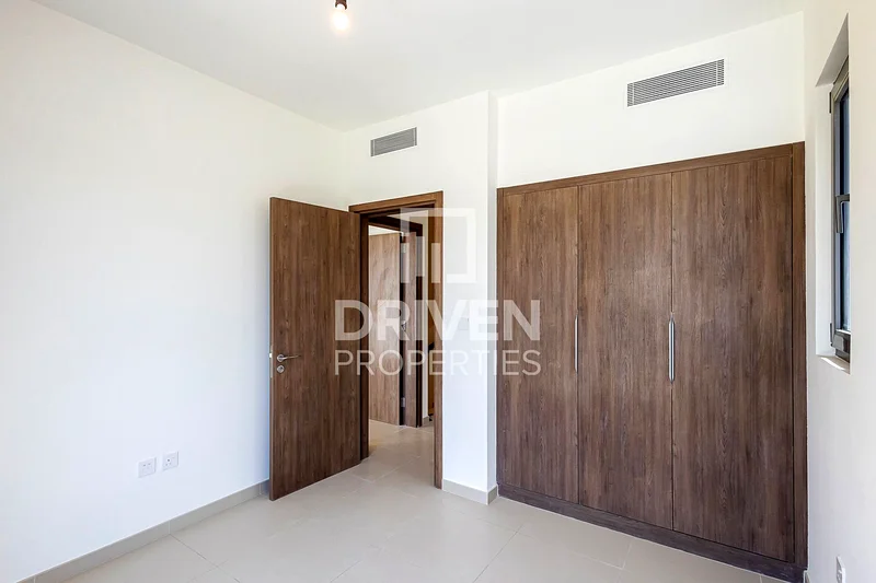 Ready to move in | Single Row | End Unit63930282666625114