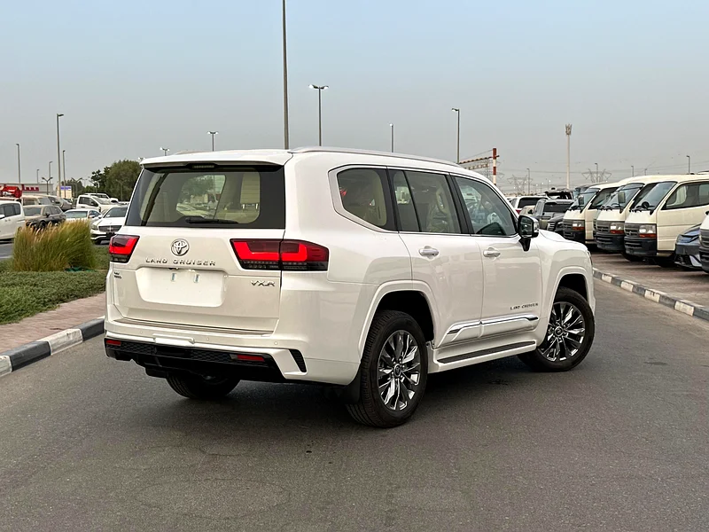 2024
LC 3.5 TT VX-R 7 ROYALE
WHITE | BEIGE63699053034883113
