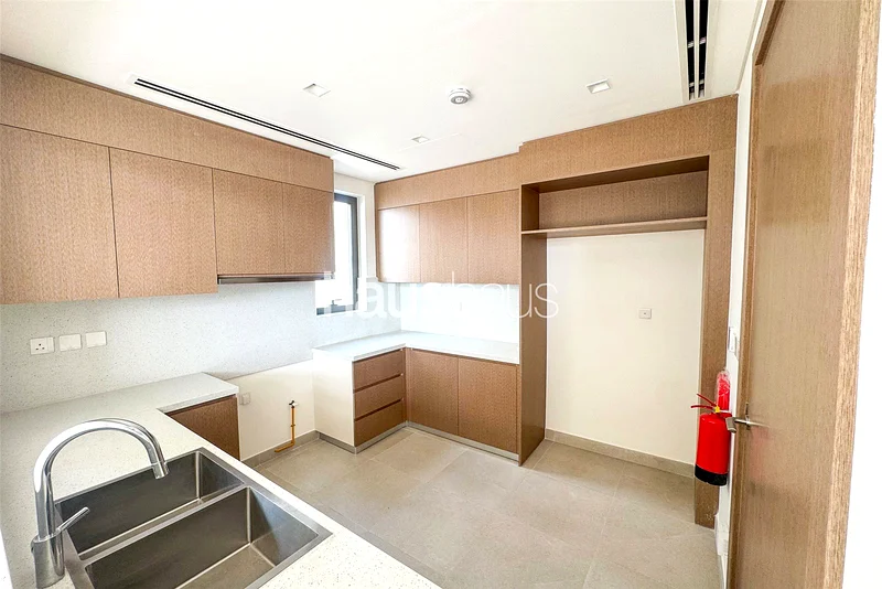 Spacious | Modern Townhouse | Water Views63762410593793114