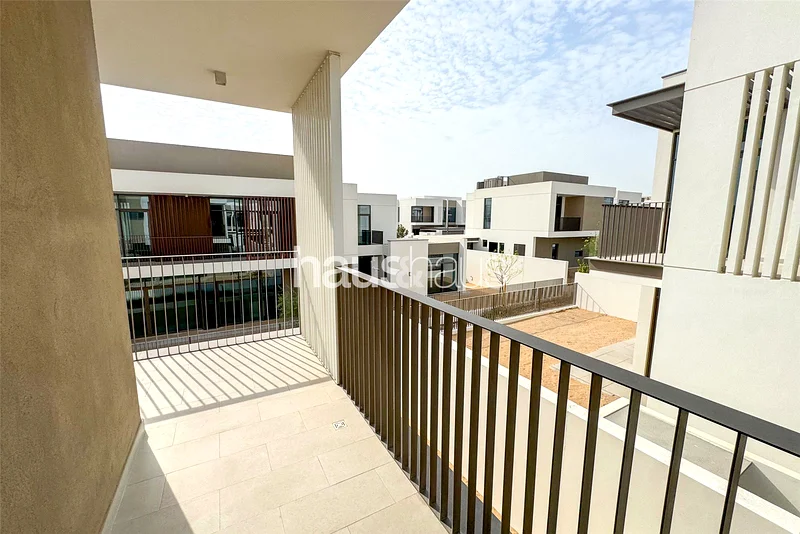 Spacious | Modern Townhouse | Water Views63762410593793111