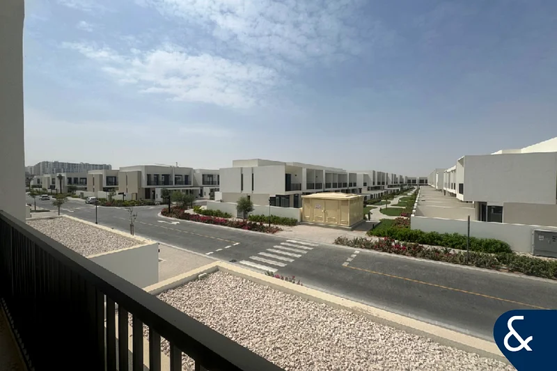 Landscaped | Single Row | Close to Exit63737272775425113