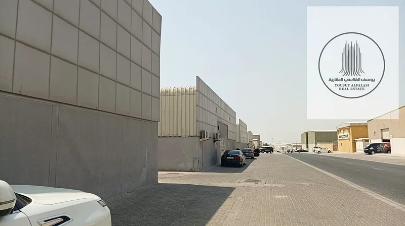 مستودع للإيجار في الشارقة، المنطقة الصناعية 18، مساحة 2700 قدم مربع للتخزين64059325665539114